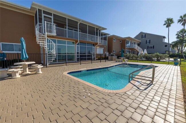 Building Photo - 800 Madonna Blvd