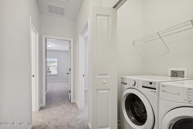 Building Photo - 95 Pinebury Ln