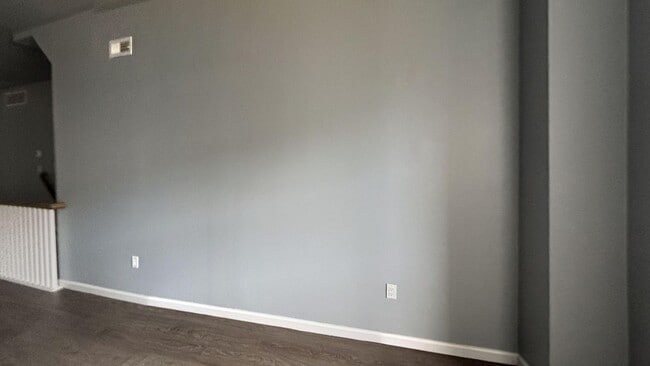 Building Photo - 275 S 56th St