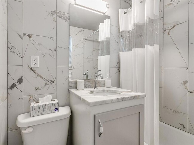 Building Photo - 203 E Brooks St