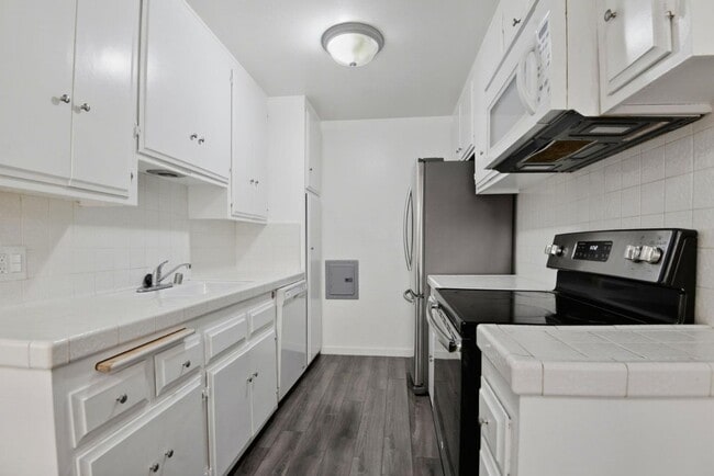 Building Photo - 545 Chestnut Ave