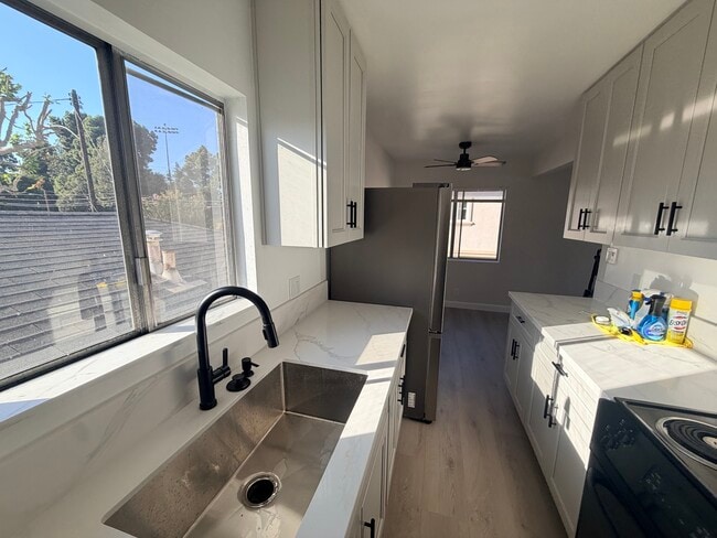 Kitchen - 2708 Andreo Ave