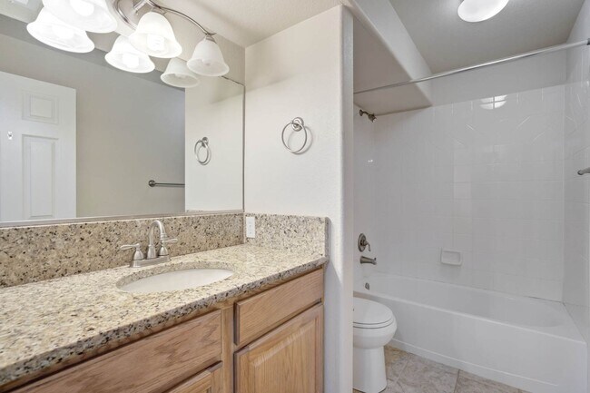 Building Photo - Main Level Living in Pine Creek...Views ar...