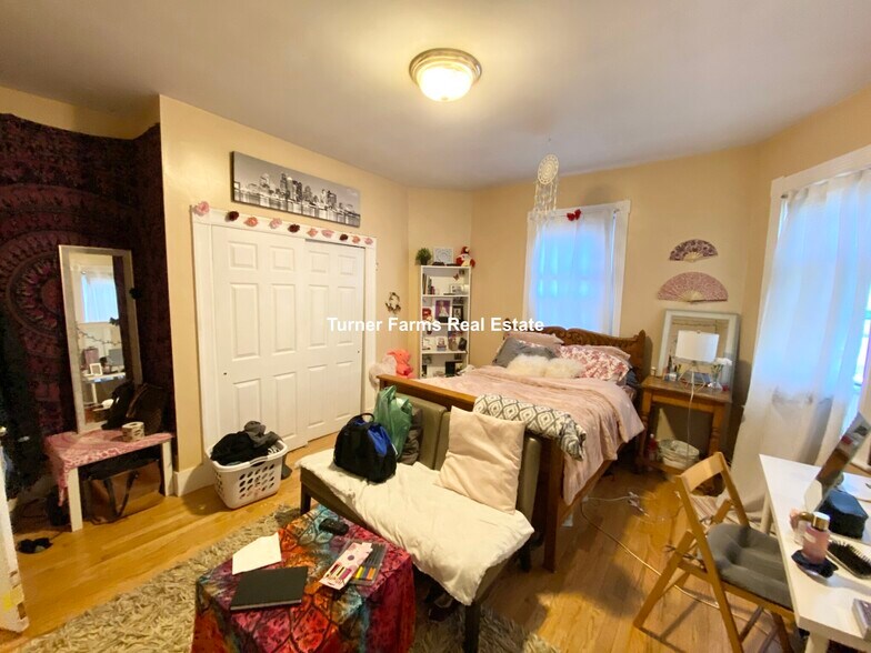 Building Photo - 8 Eldora St