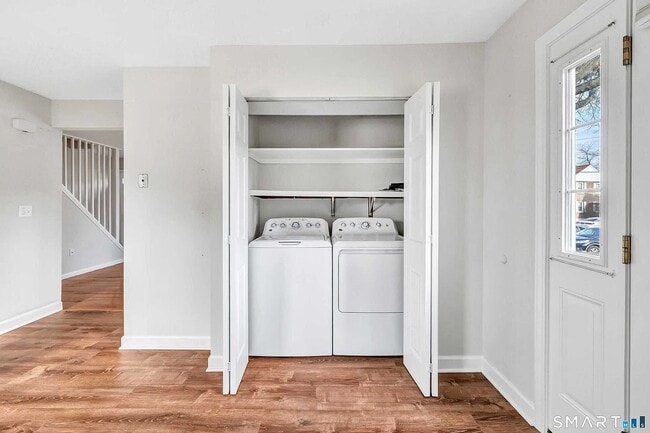 Building Photo - 249 Sunnyridge Ave