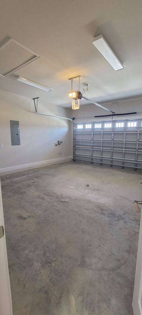 Building Photo - 3/2 with 2 car garage. Newer Construction home in Oakmont
