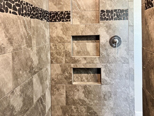 Building Photo - LAKE FRONT BRAND NEW Beautiful 3 bedroom on Lake Toho!