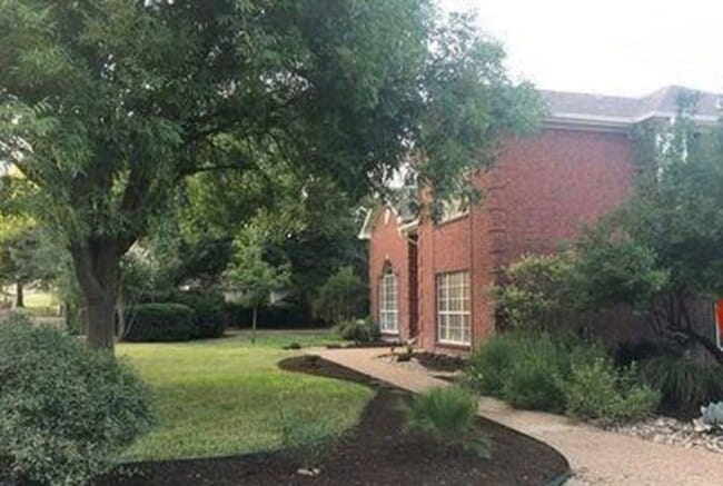 Building Photo - Mill Creek Executive Home Overlooking Golf Course at 17th Tee
