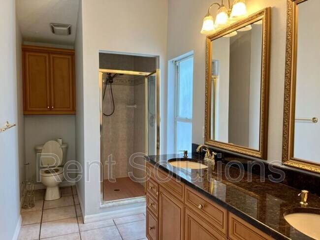 Building Photo - 405 Arlington Ave E