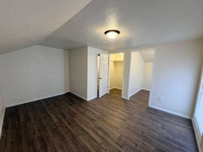 Building Photo - 651 W Bruce St