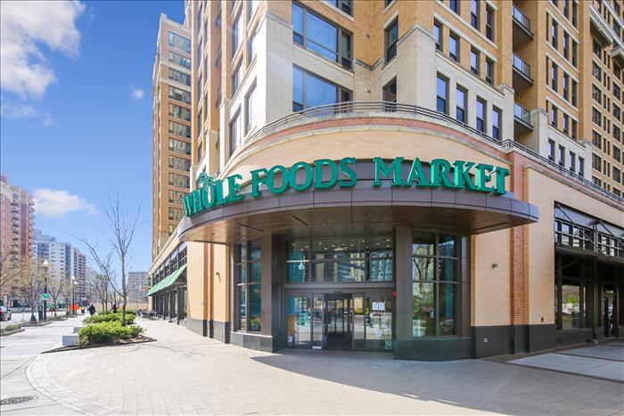 Building Photo - 1300 Army Navy Dr