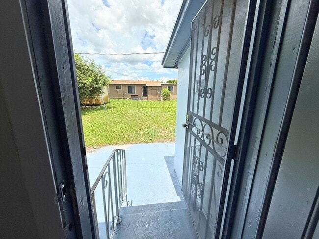 Building Photo - 15410 NW 32 Ct