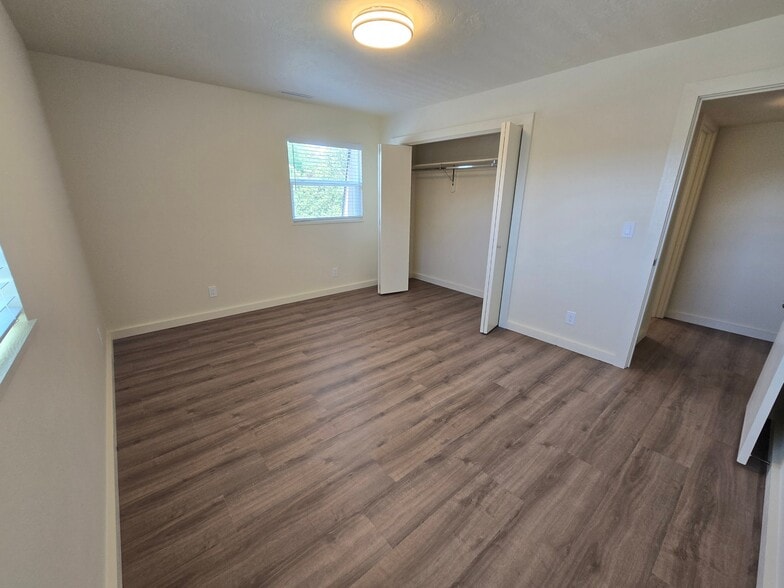 Building Photo - 405 N 16th Ave