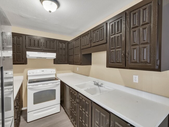 Building Photo - cozy townhome 2 bd 1 bth