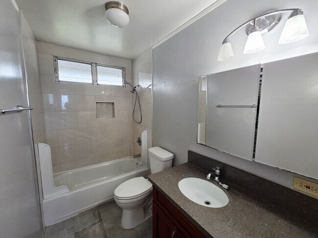Building Photo - Ridgeway - Aiea: 3 Bed, 1.5 Bath Townhome w/ 2 assigned parking
