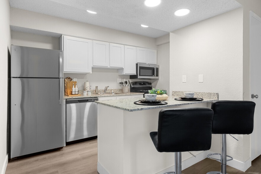 Primary Photo - Avia Apartments