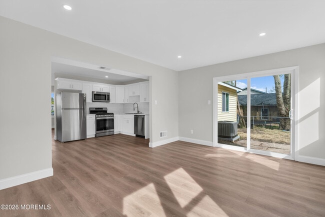 Building Photo - 117 Schooner Ave