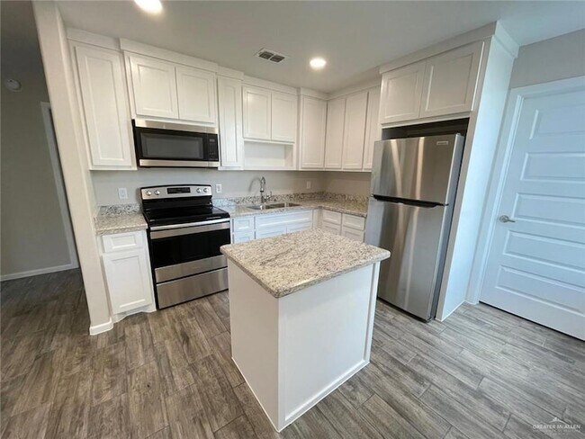 Building Photo - 1424 Alta Vista Dr