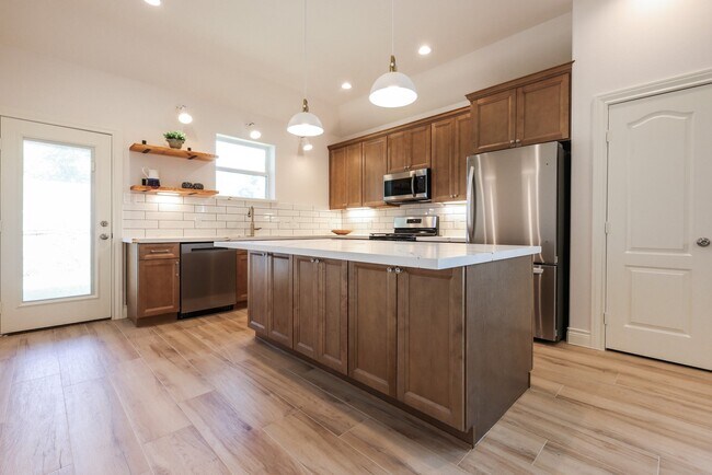 Building Photo - 2303 Cunningham Dr