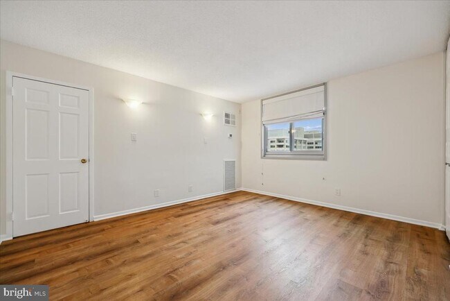 Building Photo - 4601 N Park Ave