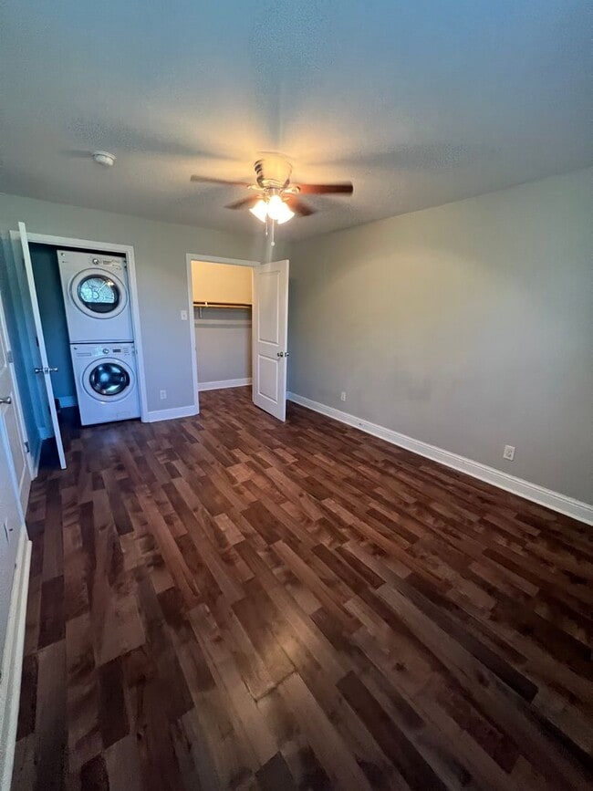 Building Photo - 1BD/1BA in Gated Complex