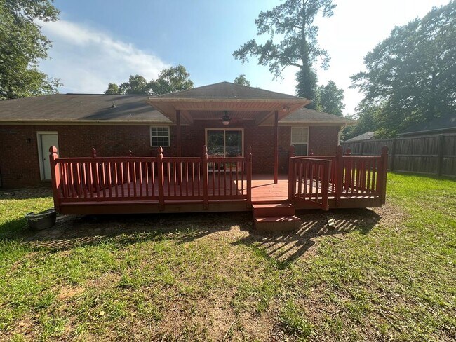 Building Photo - 3290 Valencia Dr