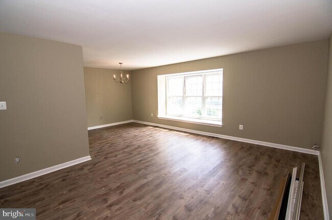 Building Photo - 5404 Helm Ct