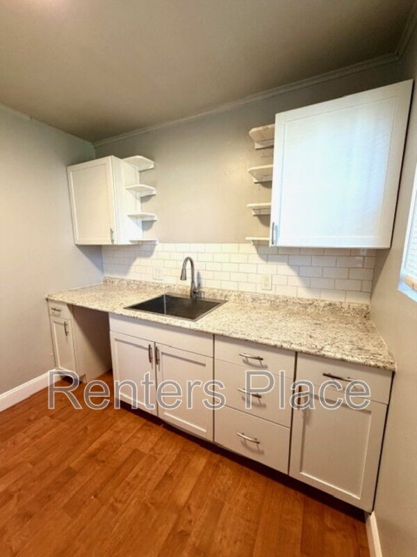 Building Photo - 2915 E Easton St