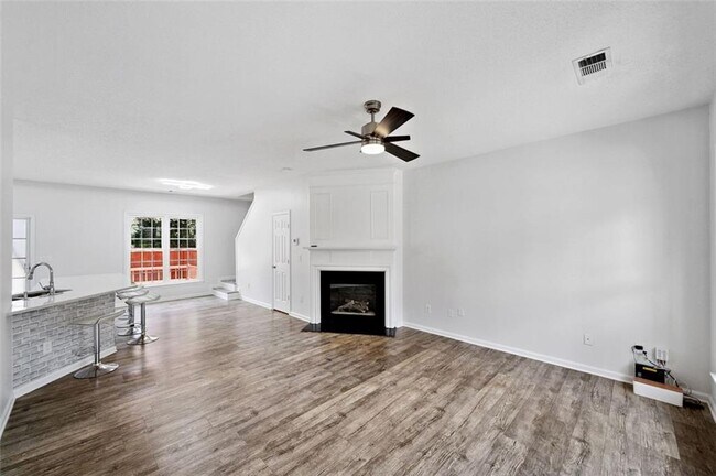 Building Photo - 1636 Heyford Cir NW
