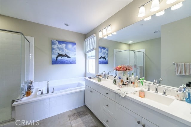 Building Photo - 112 Crescent Moon