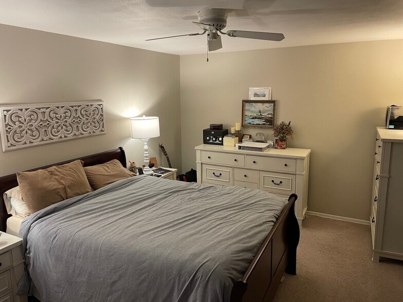 Master Bedroom - 19 Hanover Dr