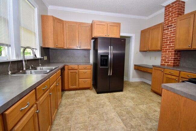 Building Photo - Cute Two Bedroom House, Close to LA Tech!