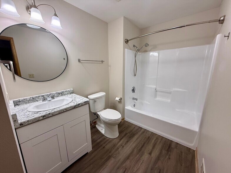 Main Bathroom - 2042 Cliff Alex Ct S