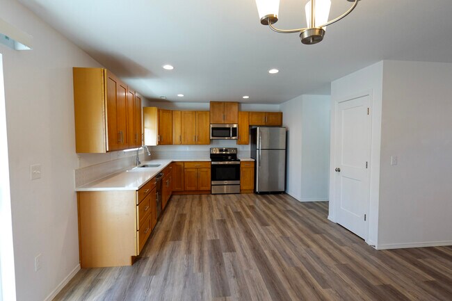 Building Photo - 2829 W Marina Dr