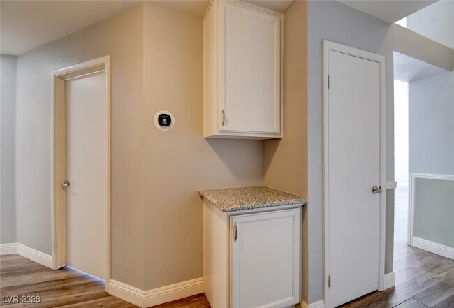 Building Photo - 7221 Single Pine Dr