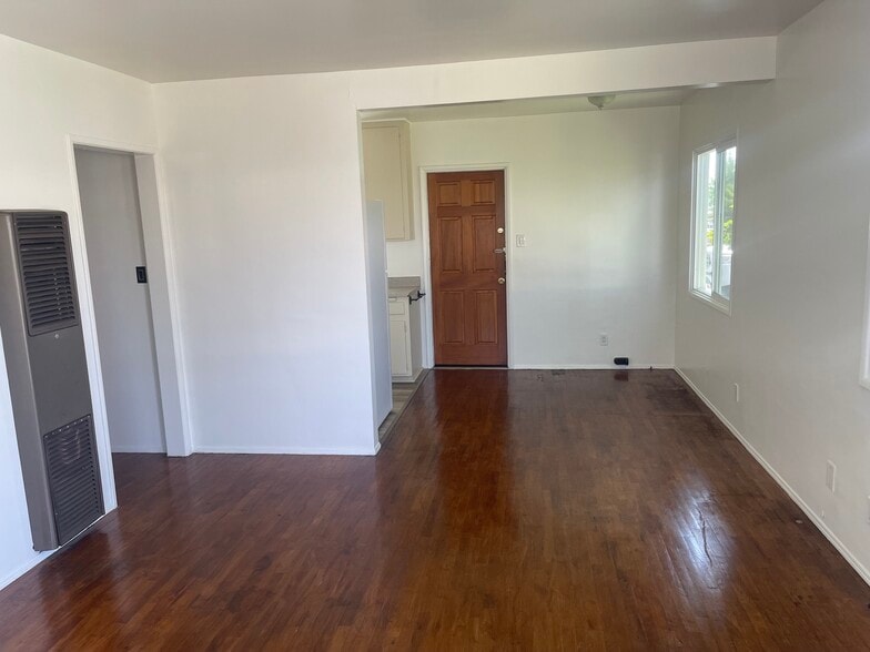 Building Photo - 4438 W 141st St