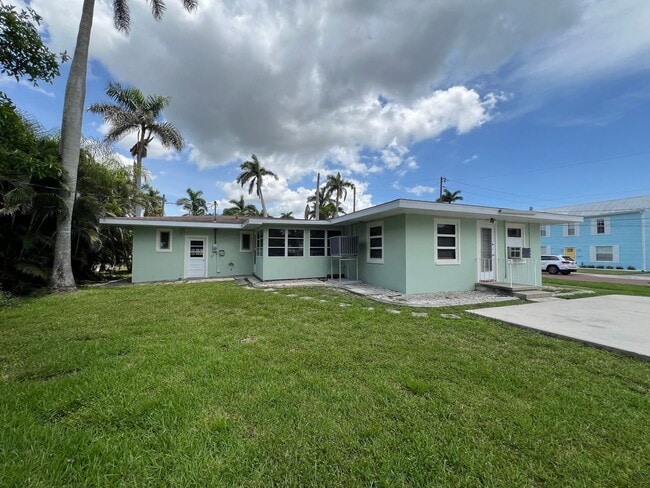 Building Photo - $1,325 ** Annual Lease ** 1 Bedroom / 1 Ba...