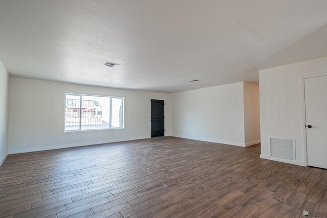 Building Photo - 12175 S Ironwood Dr