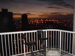 Building Photo - Immaculate 2/2/2 with Downtown and Ocean Views