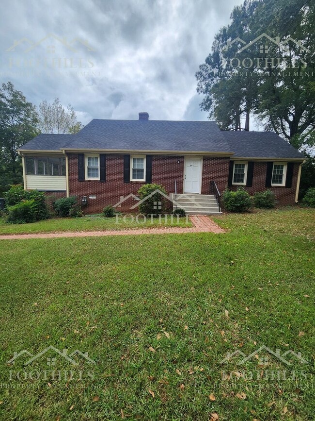 Building Photo - Beautiful 2-Story Brick Home Near Anderson...