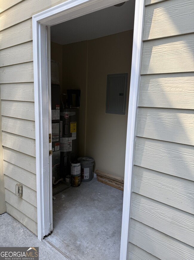 Building Photo - 1171 Riverside Terrace