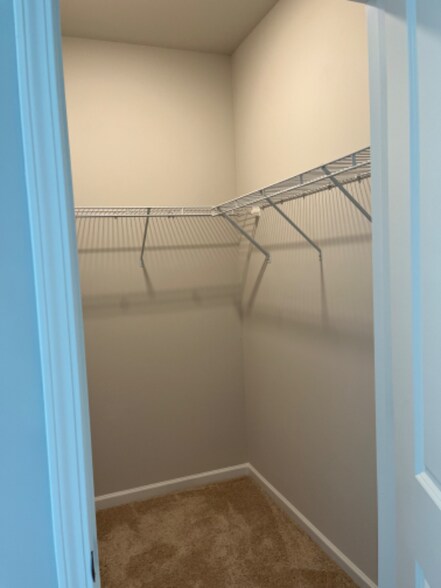 Building Photo - 414 Kinross Ln