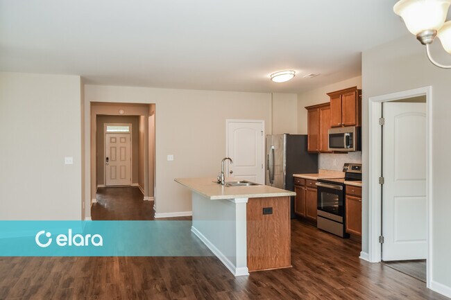 Building Photo - 215 Village Springs Dr