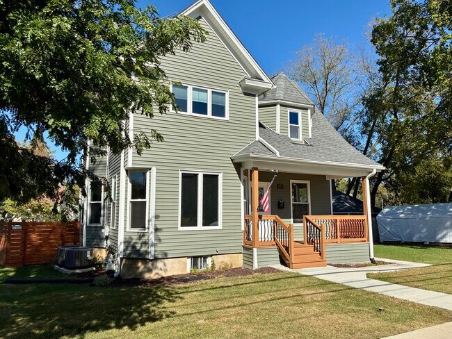 Building Photo - 473 E Elm St