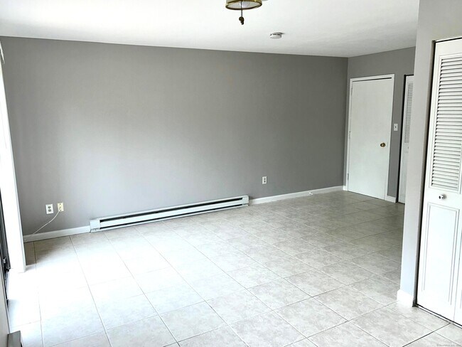 Building Photo - 144 Aspetuck Vlg