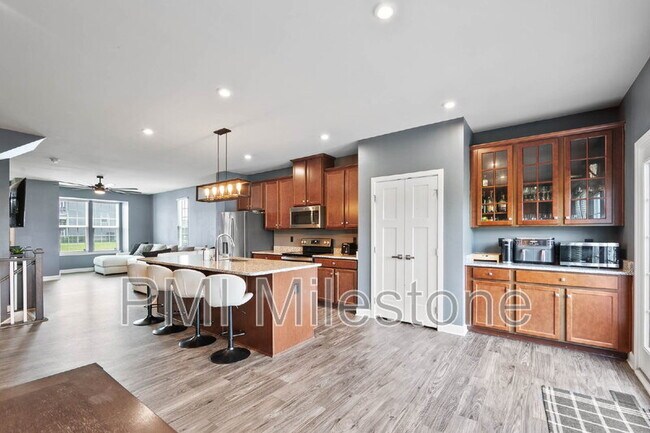 Building Photo - 367 Ontario Dr