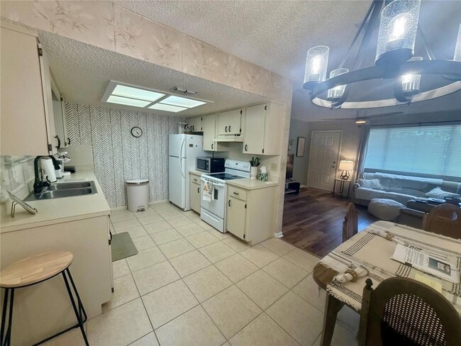 Building Photo - 8741 SW 108th Pl
