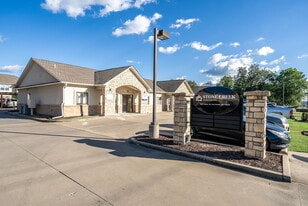 Building Photo - Welcome to Stone Creek!