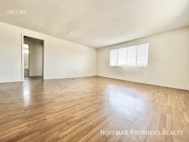 Building Photo - 316 E Hyde Park Blvd