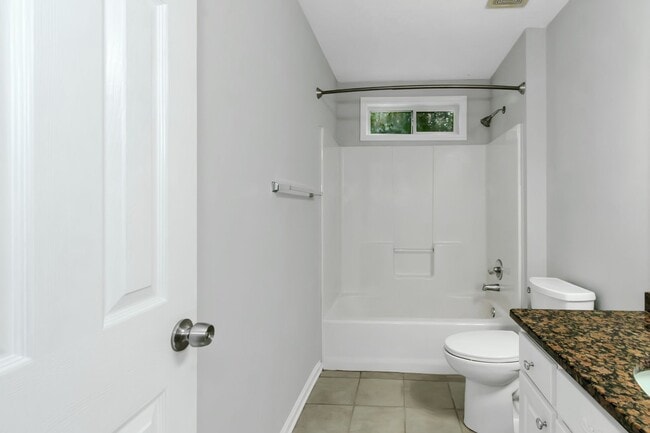 Building Photo - Don’t Miss This Beautiful 4BR/2BA Home wit...